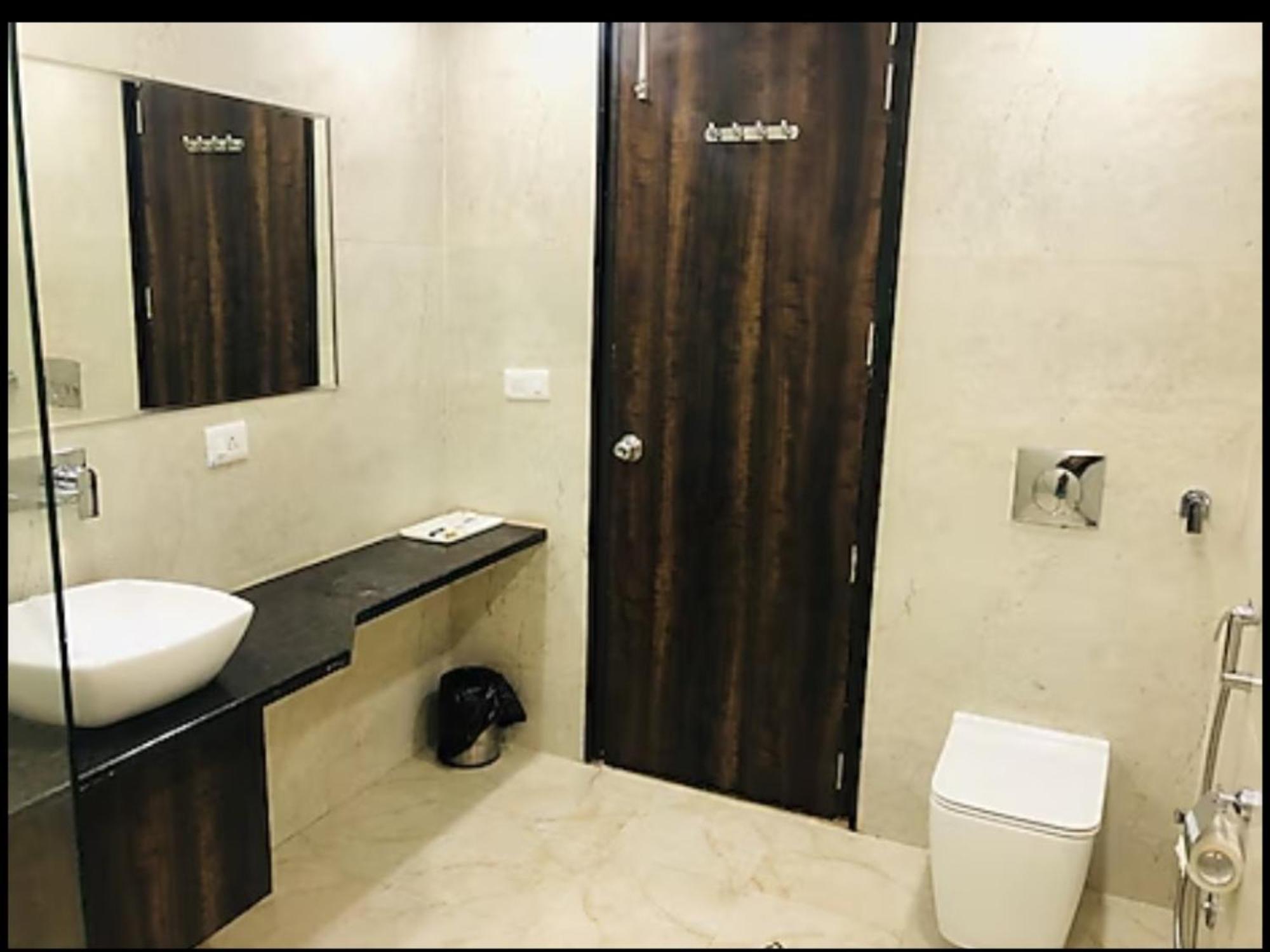 Hotel Royal Palace Hapur Exterior foto