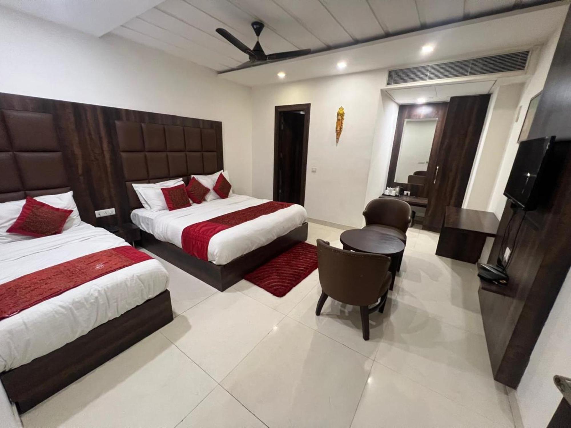 Hotel Royal Palace Hapur Exterior foto