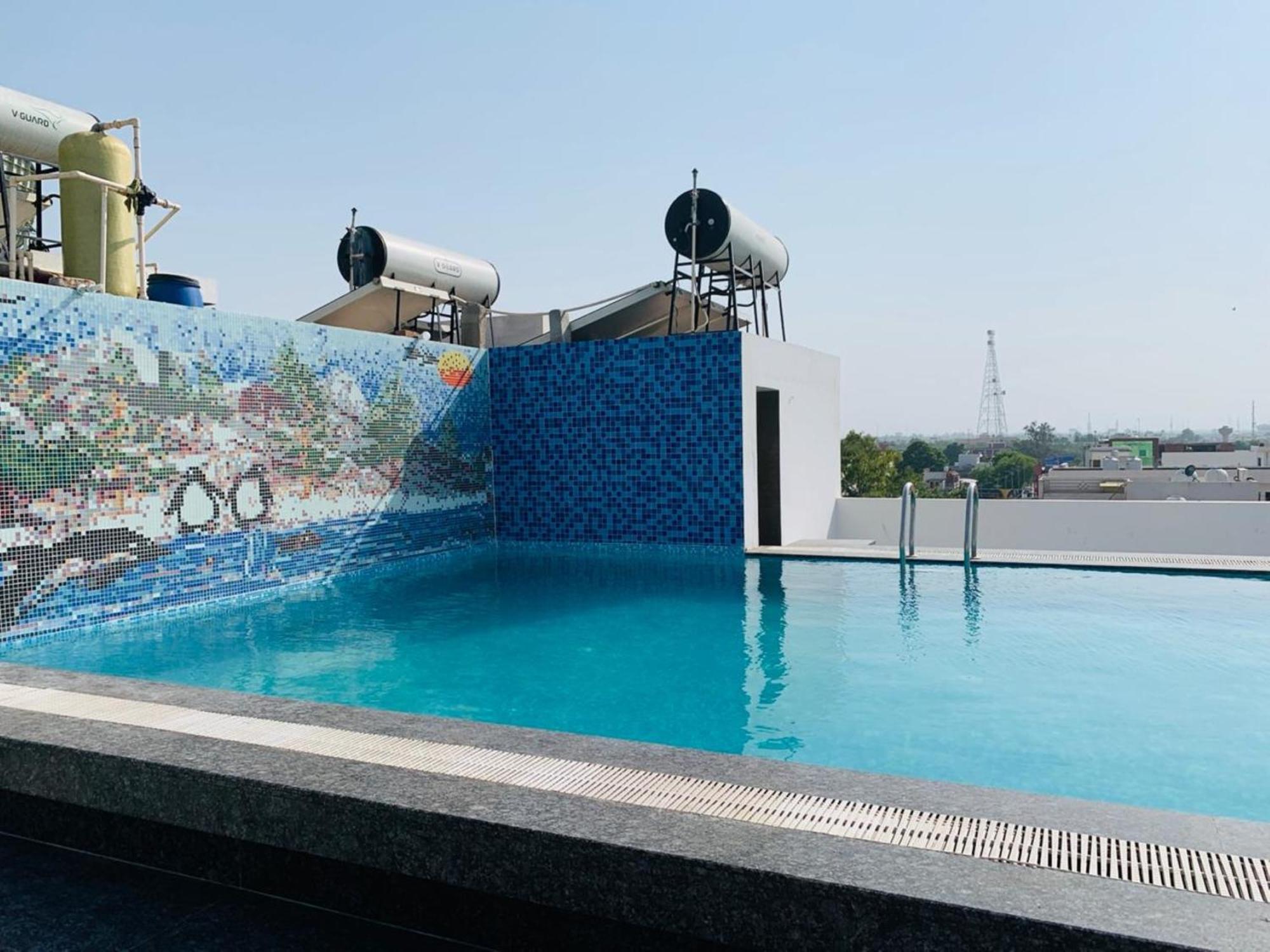Hotel Royal Palace Hapur Exterior foto